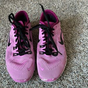 Women’s Nike FREE sneakers